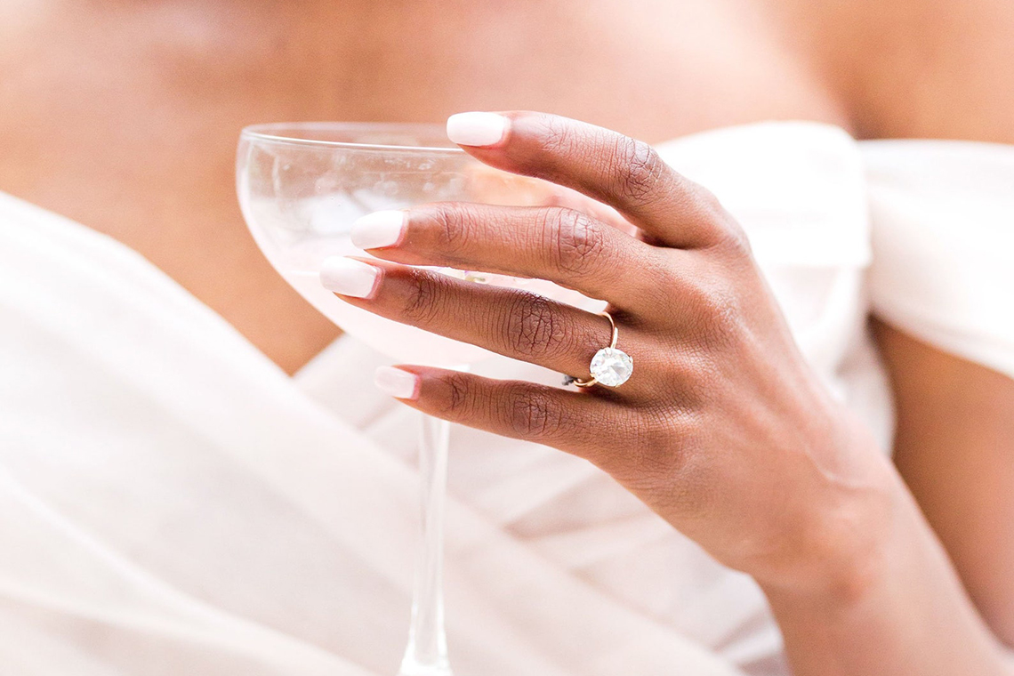 Anillo de compromiso Seline de corte ovalado - Diseños de Melissa Tyson - Los mejores anillos de compromiso de Moissanite - Reflejos de boda 1