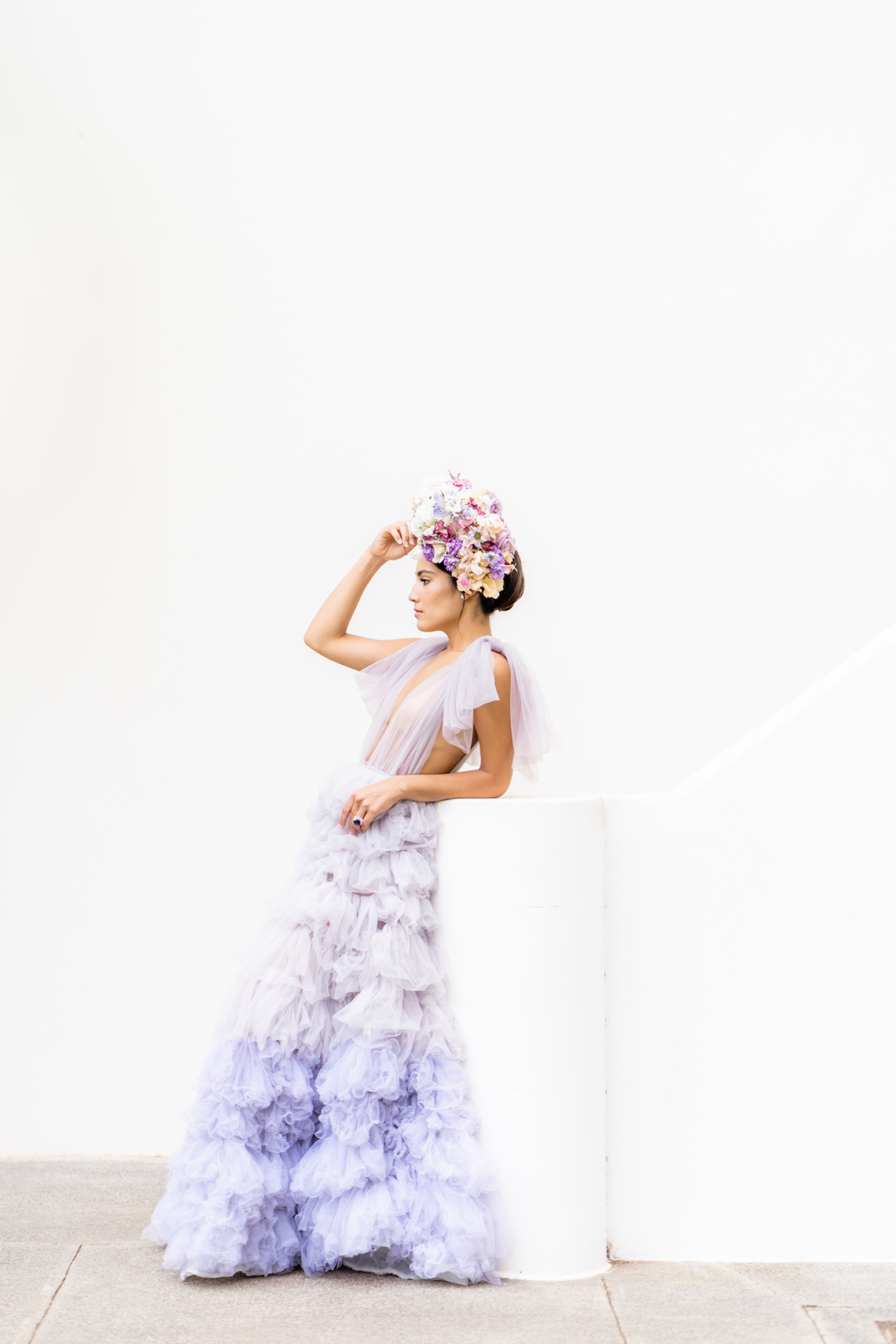 Pastel de inspiración para la boda en el Fairmont Kea Lani en Maui - Una boda de orquídeas blancas - Stephanie Lynn - Millia London - Bridal Laughter 16