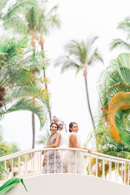 Pastel de inspiración para la boda en el Fairmont Kea Lani en Maui - Una boda de orquídeas blancas - Stephanie Lynn - Millia London - La risa nupcial 23