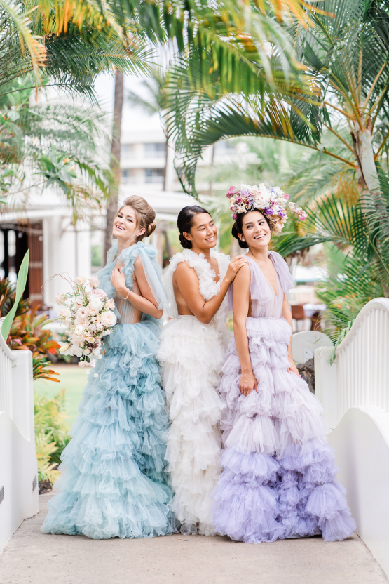 Pastel de inspiración para la boda en el Fairmont Kea Lani en Maui - Una boda de orquídeas blancas - Stephanie Lynn - Millia London - La risa nupcial 24