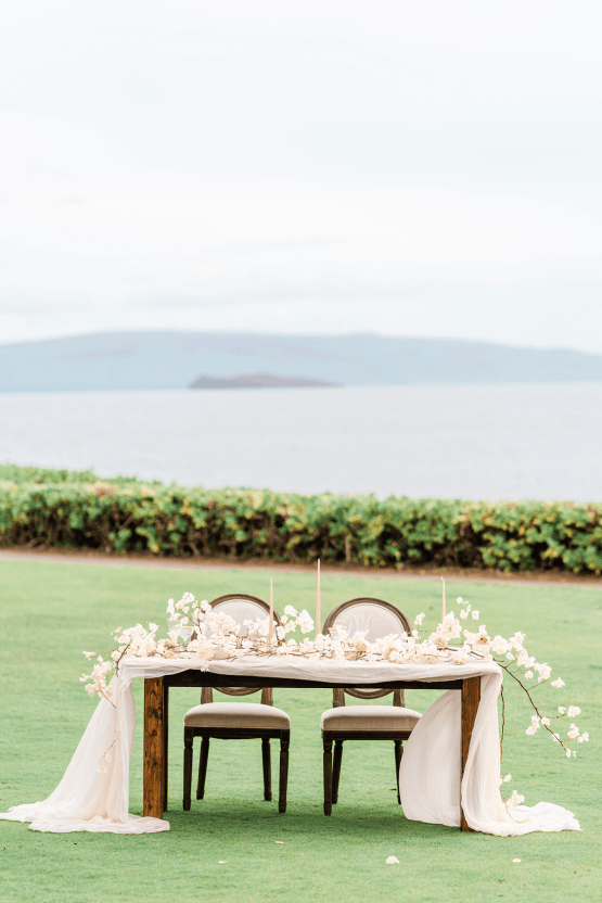 Pastel de inspiración para la boda en el Fairmont Kea Lani en Maui - Una boda de orquídeas blancas - Stephanie Lynn - Millia London - La risa nupcial 27