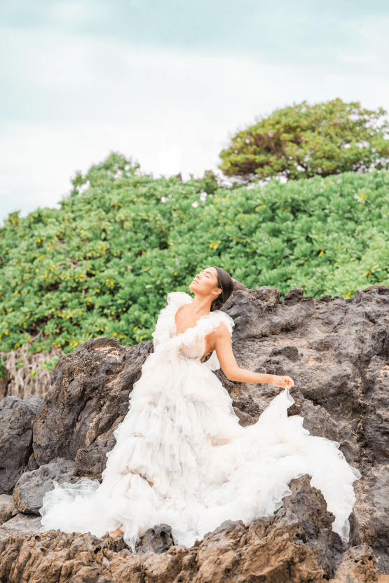 Inspiración en colores pastel para la boda en el Fairmont Kea Lani en Maui - Una boda de orquídeas blancas - Stephanie Lynn - Millia London - Bridal Laughter 7