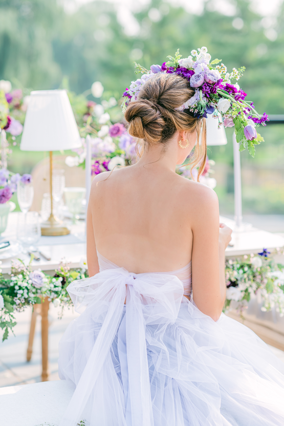 Inspiración para bodas en lavanda y lila púrpura con centros de mesa creativos - Foto de Alina Elvins 19