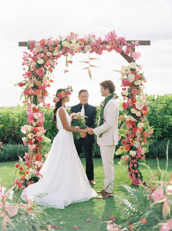 Coral Wedding Inspiration in Hawaii – AnnaB Events – Alice Ahn – Bridal Musings 14