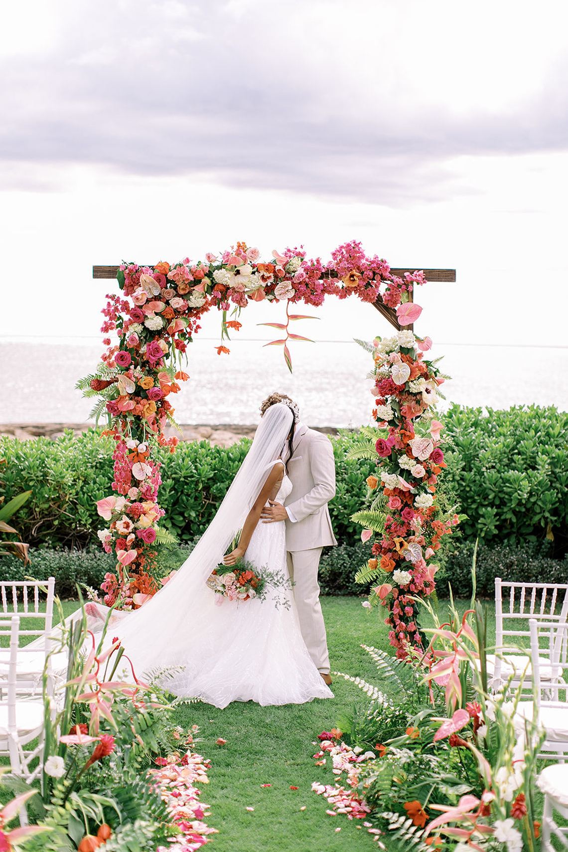 Coral Wedding Inspiration in Hawaii – AnnaB Events – Alice Ahn – Bridal Musings 15