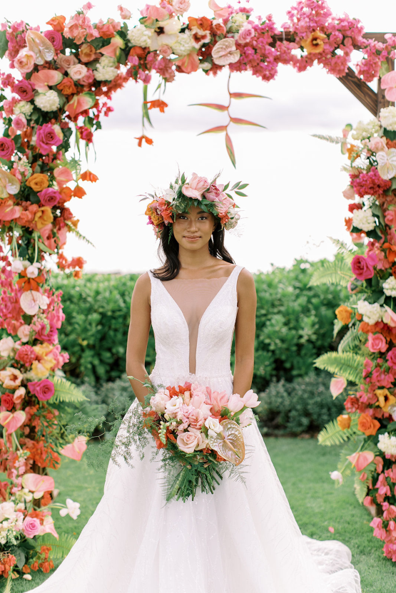 Coral Wedding Inspiration in Hawaii – AnnaB Events – Alice Ahn – Bridal Musings 17
