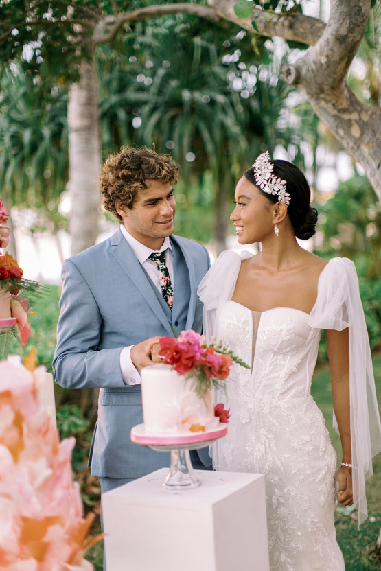 Coral Wedding Inspiration in Hawaii – AnnaB Events – Alice Ahn – Bridal Musings 35