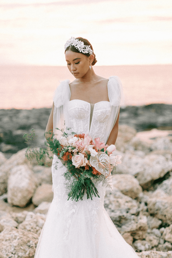 Coral Wedding Inspiration in Hawaii – AnnaB Events – Alice Ahn – Bridal Musings 43