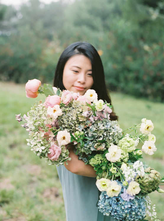 How to Incorporate Pantone Color of the Year Very Peri into Your Wedding 2022 – Bridal Musings – iamlatreuo photo – Wild and Behold Florals 11