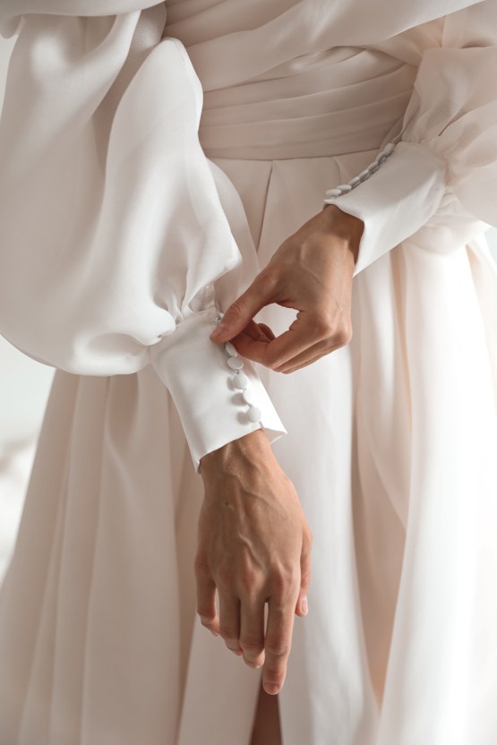 Olivia Bottega Lightweight Comfortable Romantic Wedding Dresses 2022 – Bridal Musings – Extra Convertible Organza Front Slit Wedding Dress Audrey Sunset Shade – 10