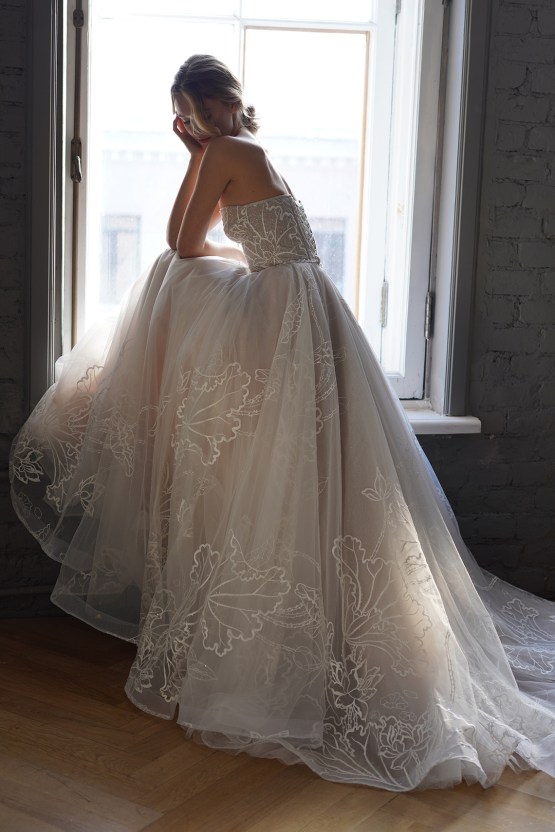 Olivia Bottega Lightweight Comfortable Romantic Wedding Dresses 2022 – Bridal Musings – Floral Lace Wedding Dress Blum – 2