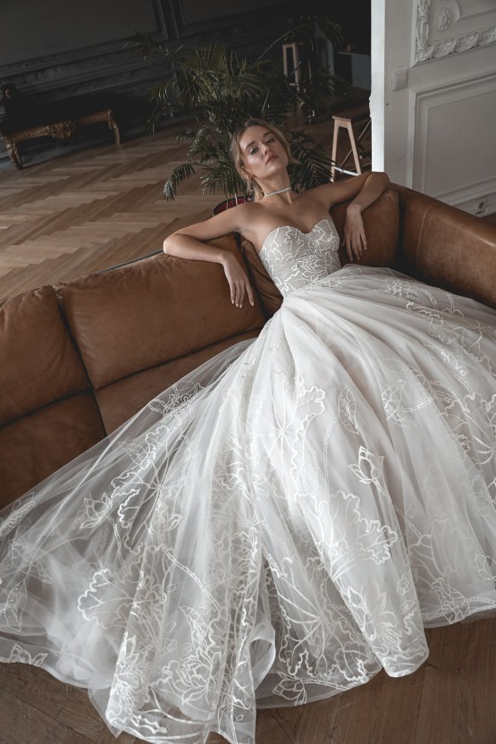 Olivia Bottega Lightweight Comfortable Romantic Wedding Dresses 2022 – Bridal Musings – Floral Lace Wedding Dress Blum – 5
