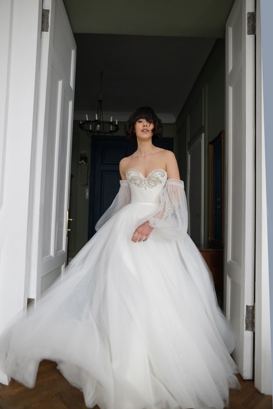 Olivia Bottega Lightweight Comfortable Romantic Wedding Dresses 2022 – Bridal Musings – Off-the-Shoulder Wedding Dress Hope with Puffy Sleeves – 2