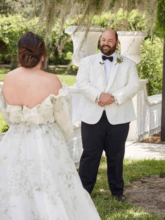 Gorgeous Southern Spring Wedding with a Green Floral Monique Lhuillier Wedding Dress – Davy Whitener Photography – Bridal Musings 19