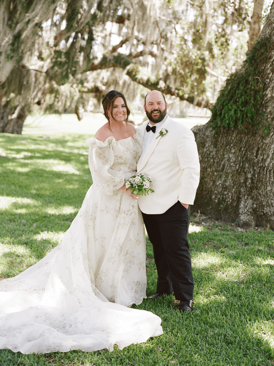 Gorgeous Southern Spring Wedding with a Green Floral Monique Lhuillier Wedding Dress – Davy Whitener Photography – Bridal Musings 25