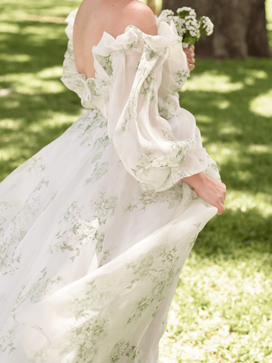 Gorgeous Southern Spring Wedding with a Green Floral Monique Lhuillier Wedding Dress – Davy Whitener Photography – Bridal Musings 27