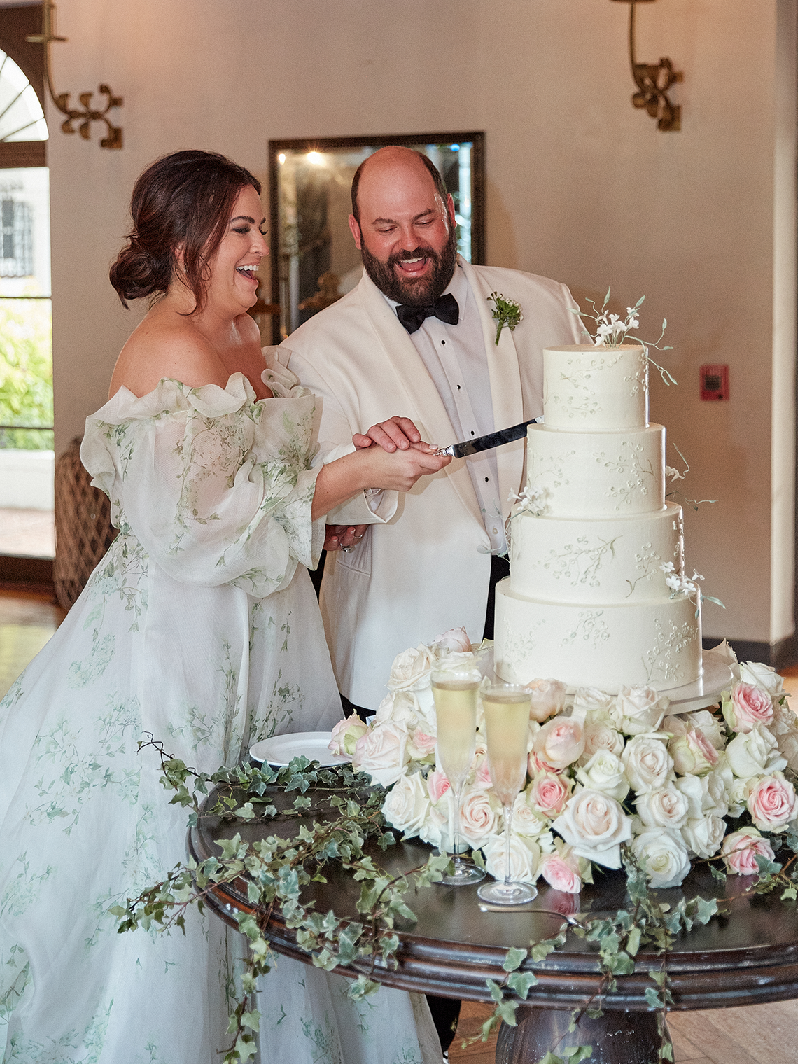 Gorgeous Southern Spring Wedding with a Green Floral Monique Lhuillier Wedding Dress – Davy Whitener Photography – Bridal Musings 45