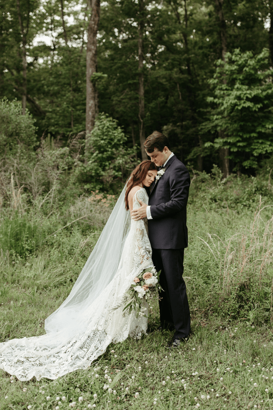 Boho Barn of Chapel Hill North Carolina Wedding – Boonetown Story – Bridal Musings 27