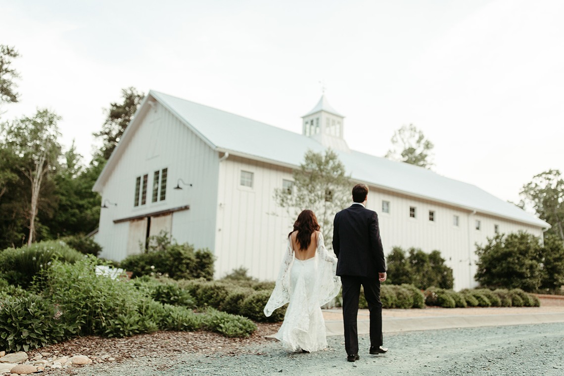 Boho Barn of Chapel Hill North Carolina Wedding – Boonetown Story – Bridal Musings 46