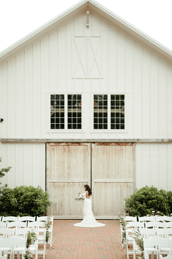 Boho Barn of Chapel Hill North Carolina Wedding – Boonetown Story – Bridal Musings 9
