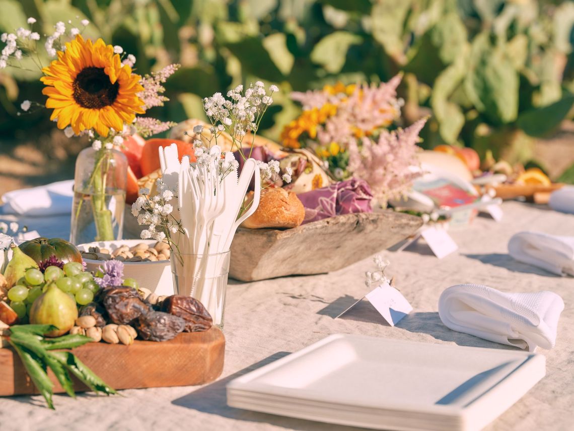Celebre con estilo con este juego de mesa de boda compostable - Reutilización - Reflexiones de boda
