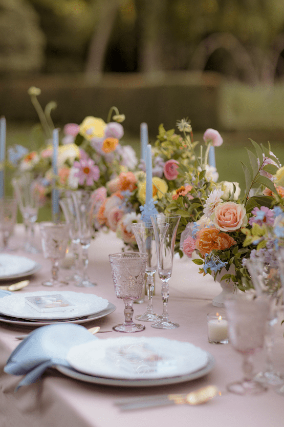 Inspiración de boda en colores pastel con flores prensadas y detalles de Lucite - Foto de Kandace - Filoli Gardens - Wedding Reflections 19