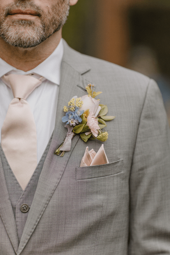 Inspiración de boda en colores pastel con flores prensadas y detalles de Lucite - Foto de Kandace - Filoli Gardens - Wedding Reflections 22