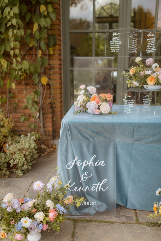 Inspiración nupcial en colores pastel con flores prensadas y detalles Lucite - Foto de Kandace - Filoli Gardens - Bridal Reflections 29