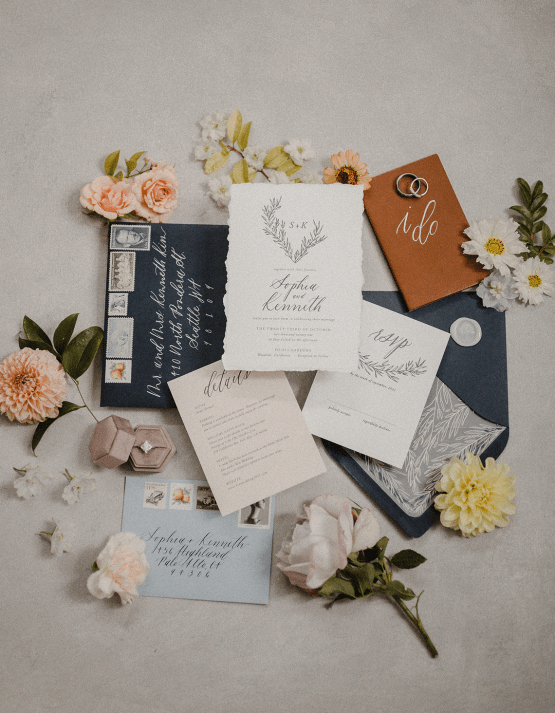Inspiración para bodas en colores pastel con flores prensadas y detalles de Lucite - Foto de Kandace - Filoli Gardens - Bridal Reflections 36