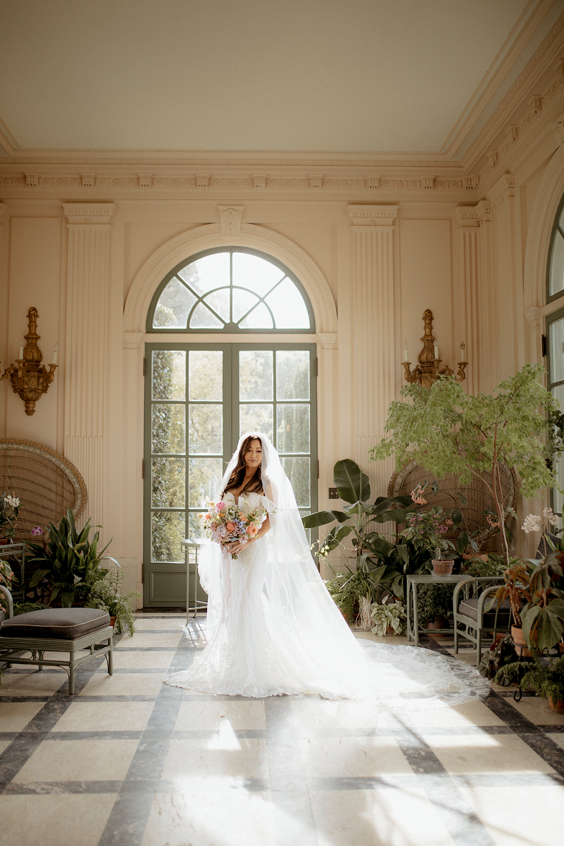 Inspiración para bodas en colores pastel con flores prensadas y acentos de Lucite - Fotografía de Kandace - Filoli Gardens - Wedding Reflections 4