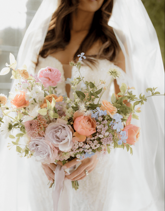 Inspiración para bodas en colores pastel con flores prensadas y acentos de Lucite - Fotografía de Kandace - Filoli Gardens - Wedding Reflections 5