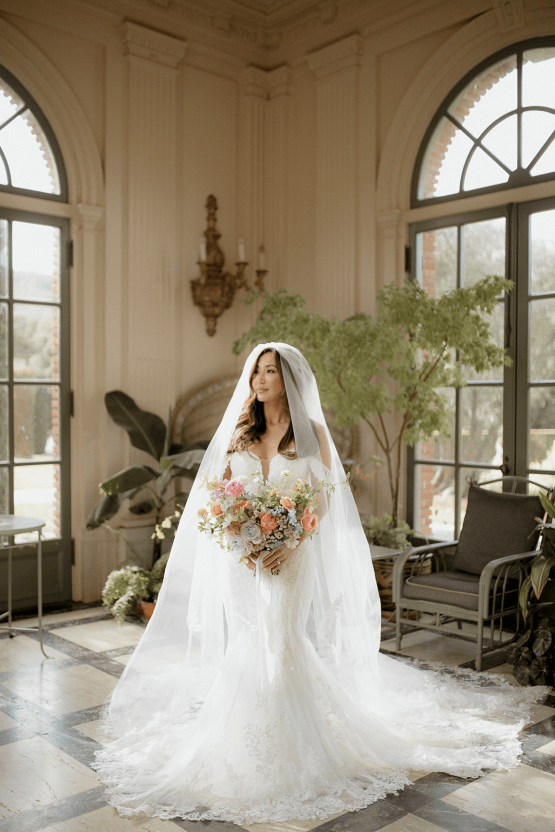 Inspiración de boda en colores pastel con flores prensadas y detalles Lucite - Fotografía de Kandace - Filoli Gardens - Wedding Reflections 7
